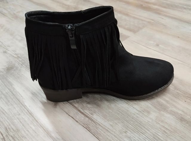 Botas negras con flecos talla 36