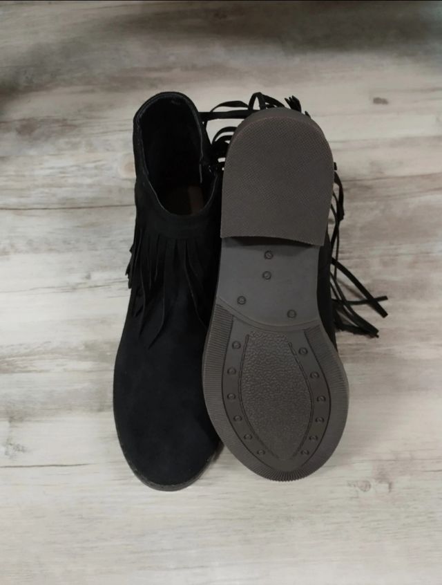 Botas negras con flecos talla 36