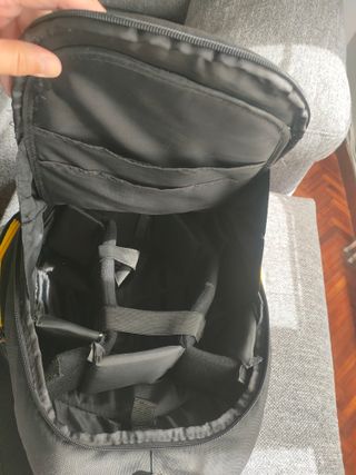 Mochila Nikon Negra con Detalles Amarillos
