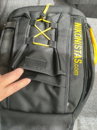 Mochila Nikon Negra con Detalles Amarillos