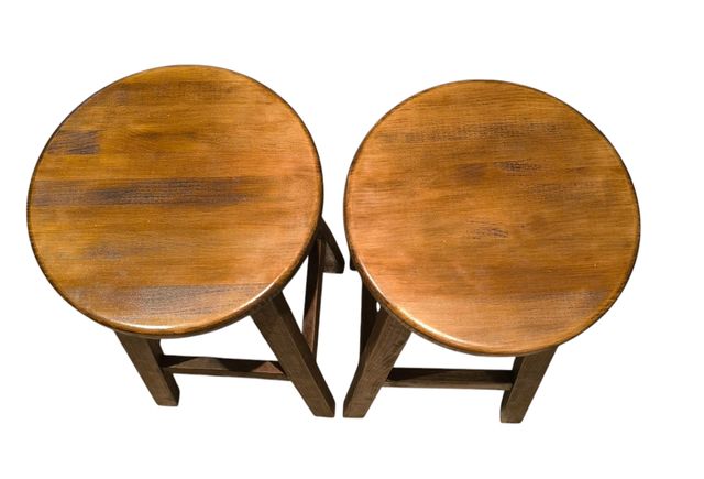 2 Taburetes Altos de Madera con Asiento Giratorio.
