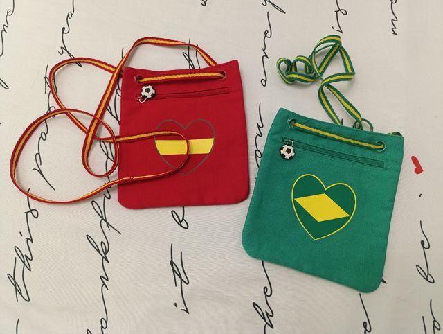 Bolsitos con diseño de corazón y bandera