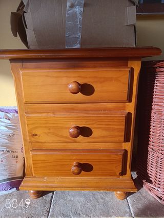 Comodino in legno