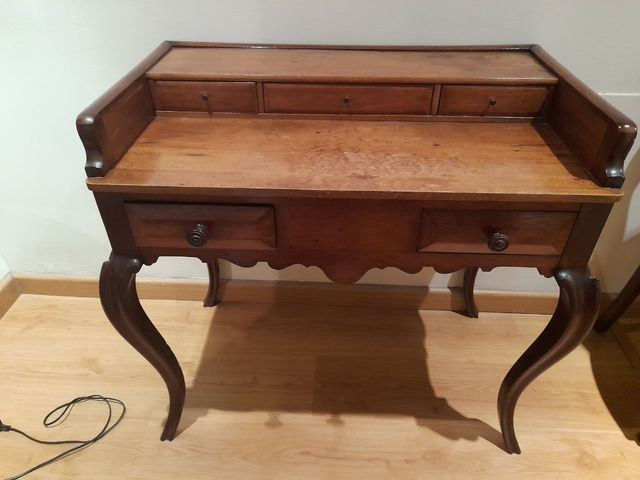 Tocador antiguo de madera