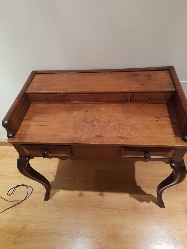 Tocador antiguo de madera