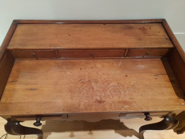 Tocador antiguo de madera