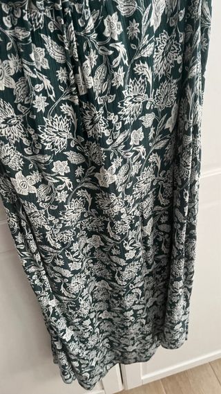 Falda larga floral verde y blanca