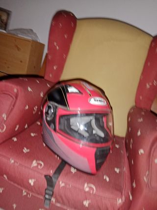Casco de moto rojo