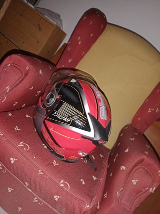 Casco de moto rojo
