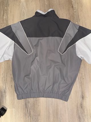 Zara Cazadora Deportiva – Estilo Moderno Gris/Blan