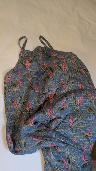 Mono estampado floral azul y rosa