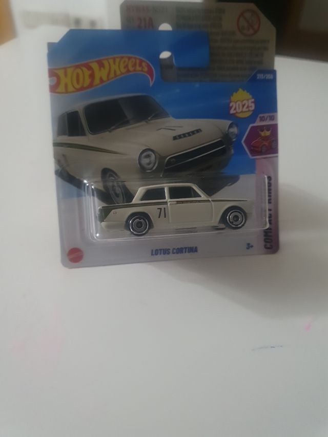 Hot Wheels Lotus Cortina Blanco