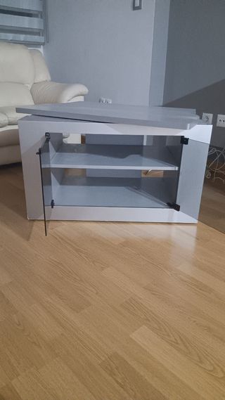 Mueble TV gris y blanco