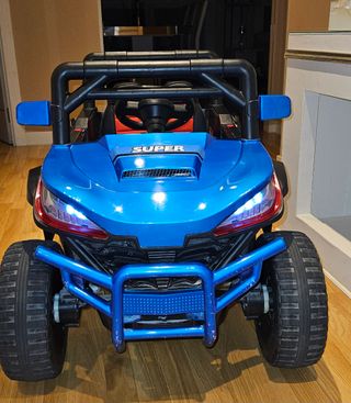 Buggy a bateria con control remoto y 4 motores.