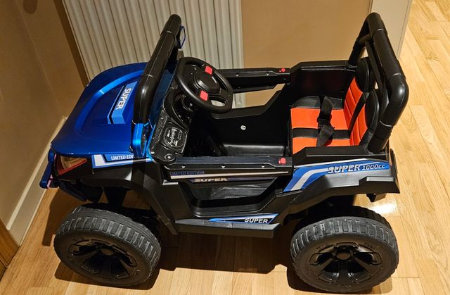 Buggy a bateria con control remoto y 4 motores.