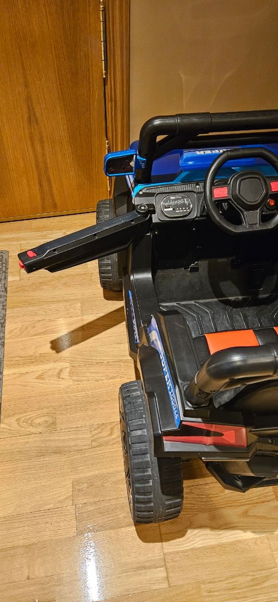 Buggy a bateria con control remoto y 4 motores.