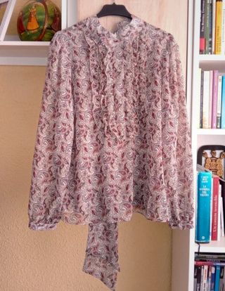 (M) Blusa estampada con volantes de Zara