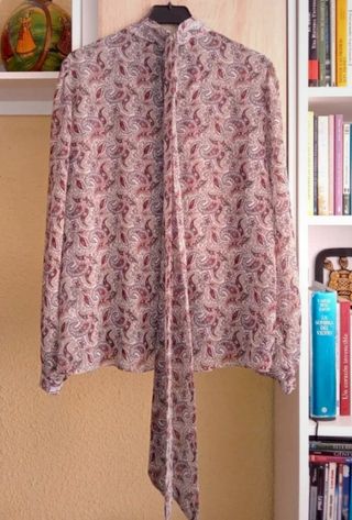 (M) Blusa estampada con volantes de Zara