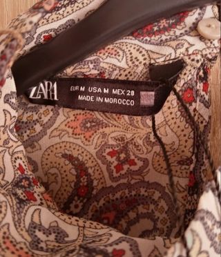 (M) Blusa estampada con volantes de Zara