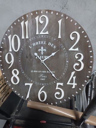 Reloj de Pared Grande Marrón