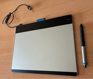 Wacom Intuos CTH-680 Pen & Touch Tablet