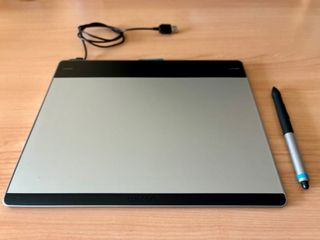 Wacom Intuos CTH-680 Pen & Touch Tablet