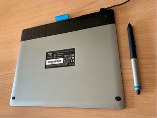 Wacom Intuos CTH-680 Pen & Touch Tablet