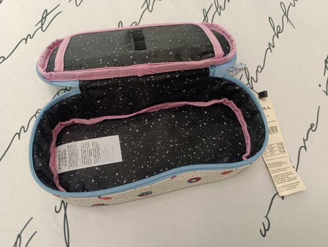 Estuche O'Neill con estampado de donuts