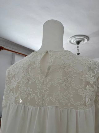 Blusa blanca con encaje