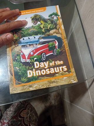 Oxford Read & Imagine: Level 5: Day of the Dino...