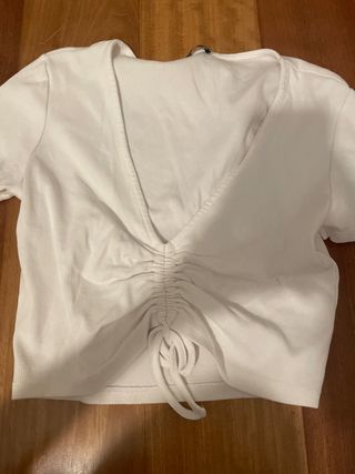 Top corto blanco Zara yo uso una s/m y es la talla