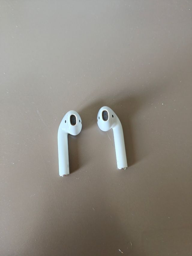 Apple AirPods bianchi
