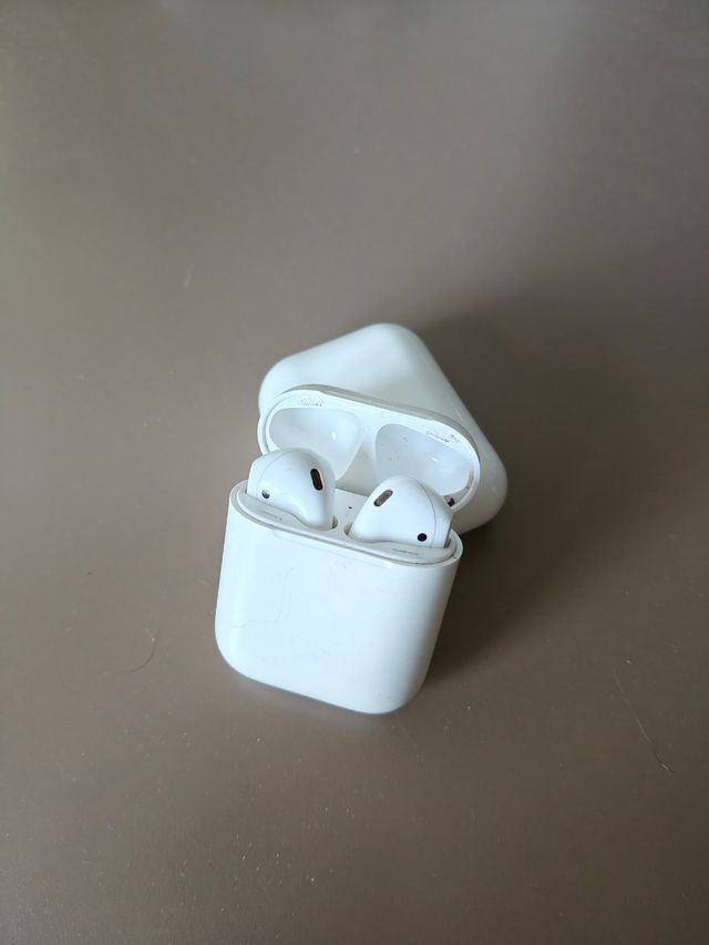 Apple AirPods bianchi