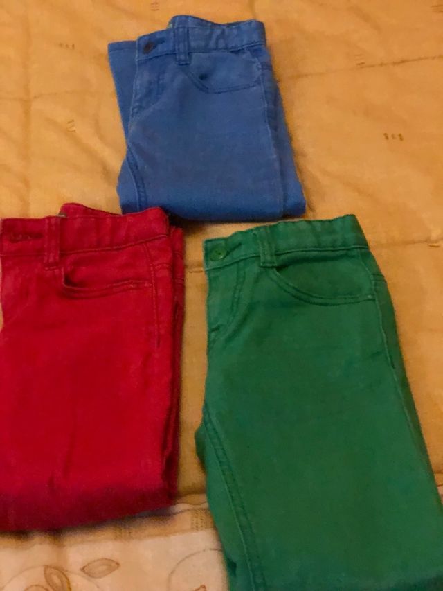 Lote 3 pantalones Benetton y regalo de 3 camisas