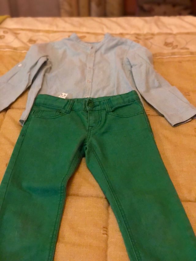 Lote 3 pantalones Benetton y regalo de 3 camisas