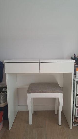 Tocador Ikea Blanco con banco tapizado en gris