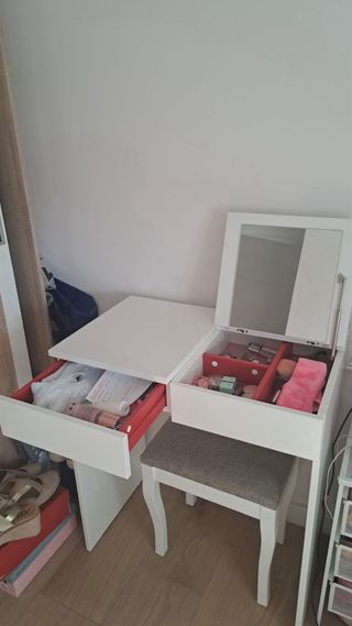 Tocador Ikea Blanco con banco tapizado en gris