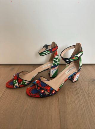 Sandalias LK Bennett tacón medio estampado