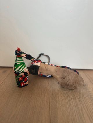 Sandalias LK Bennett tacón medio estampado