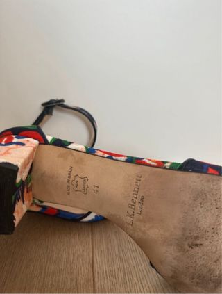 Sandalias LK Bennett tacón medio estampado