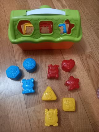 Casita portátil de juegos y figuras para encajar