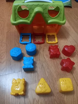 Casita portátil de juegos y figuras para encajar
