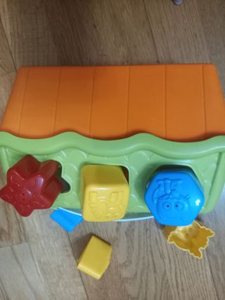 Casita portátil de juegos y figuras para encajar