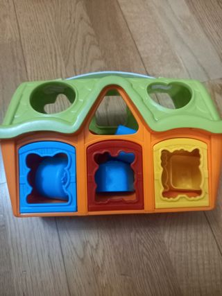 Casita portátil de juegos y figuras para encajar