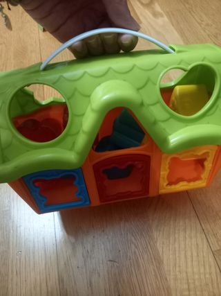 Casita portátil de juegos y figuras para encajar