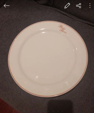 Platos de Porcelana con Diseño variados.