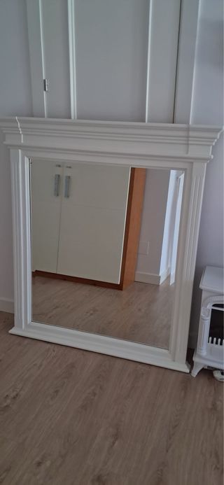 Espejo de madera blanco