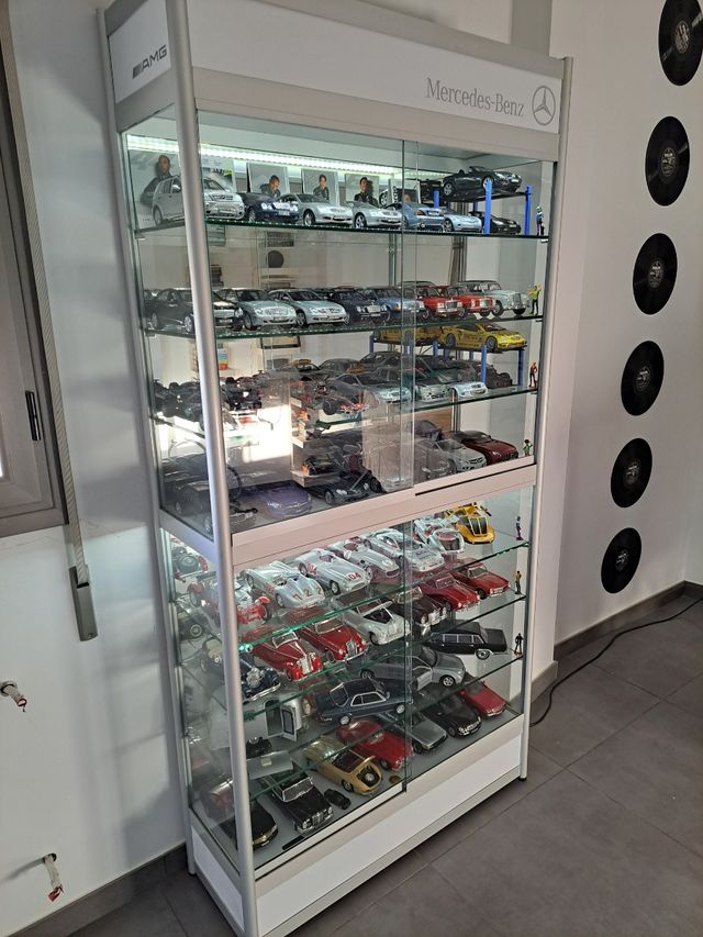 Vitrina expositor para coches (Mercedes)