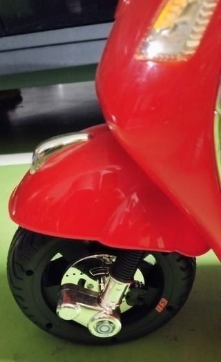 Moto infantil Vespa roja HOMCOM