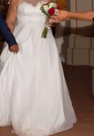 Vestido de Novia con Velo y Cancán